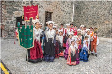 SPETTACOLO GRUPPO FOLCLORISTICO DI VIU&#39; E LI MAGNA&#39;